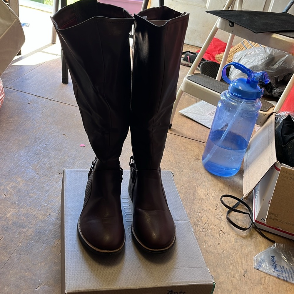 6 1/2 W Women's Tall Leather Boots - Burgundy - Picture 10 of 11